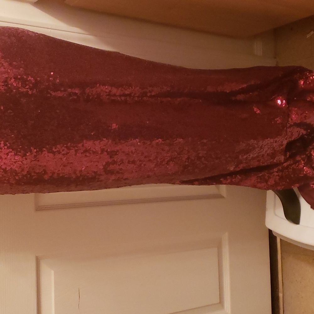 B.DARLIN Women's Red Sequin Sleeveless Gown Dress. - Picture 5 of 7